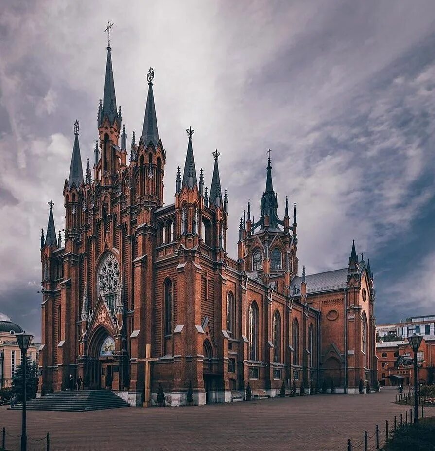 Католические храмы москвы фото Перед вами готический собор на Малой Грузинской улице. ... Москва: Инструкция по