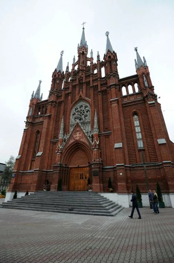 Католические храмы москвы фото Один вечер из жизни Римско-Католического кафедрального собора в Москве / nábožen