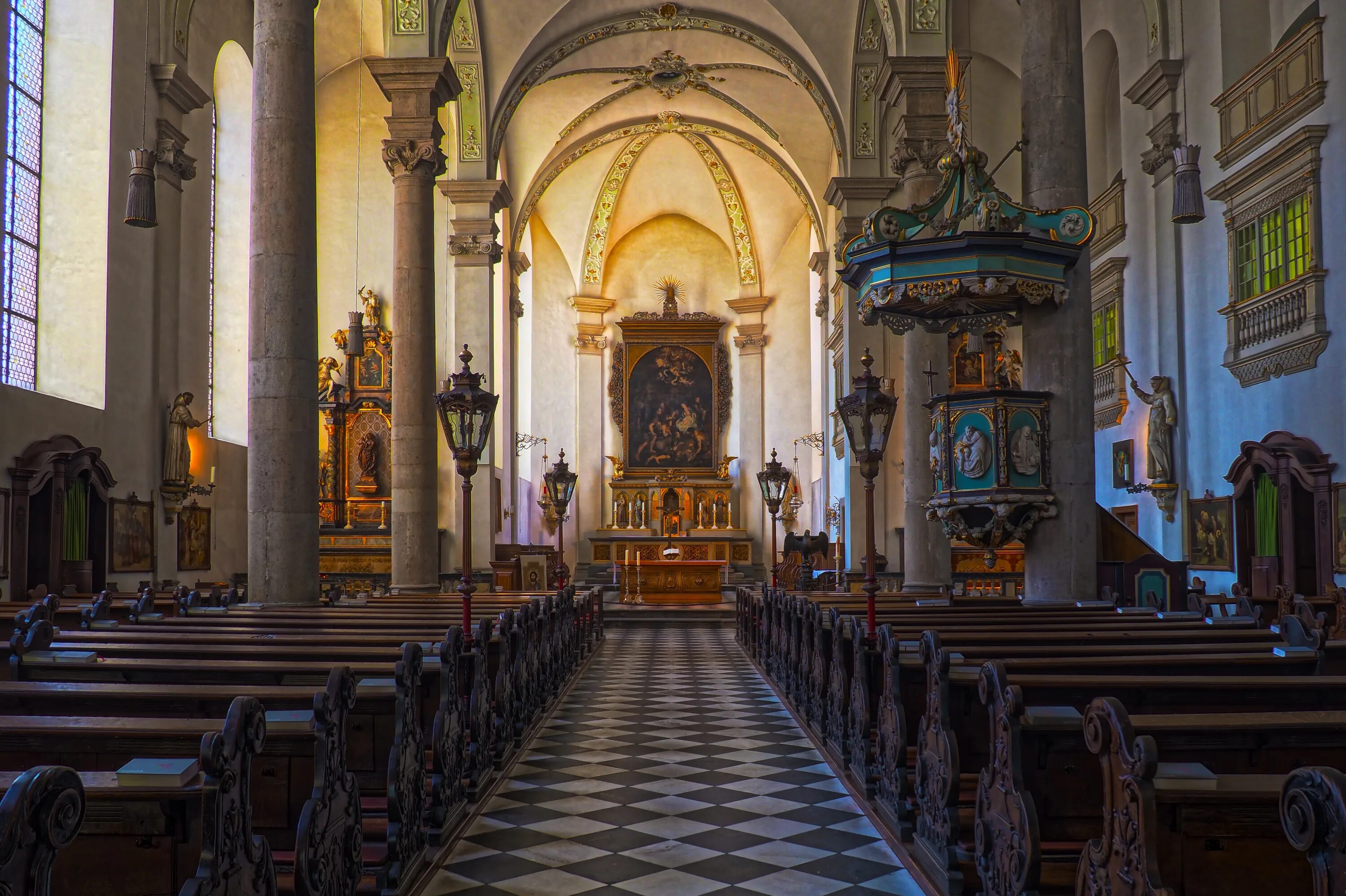 Католический храм внутри фото Long passage to the church altar free image download