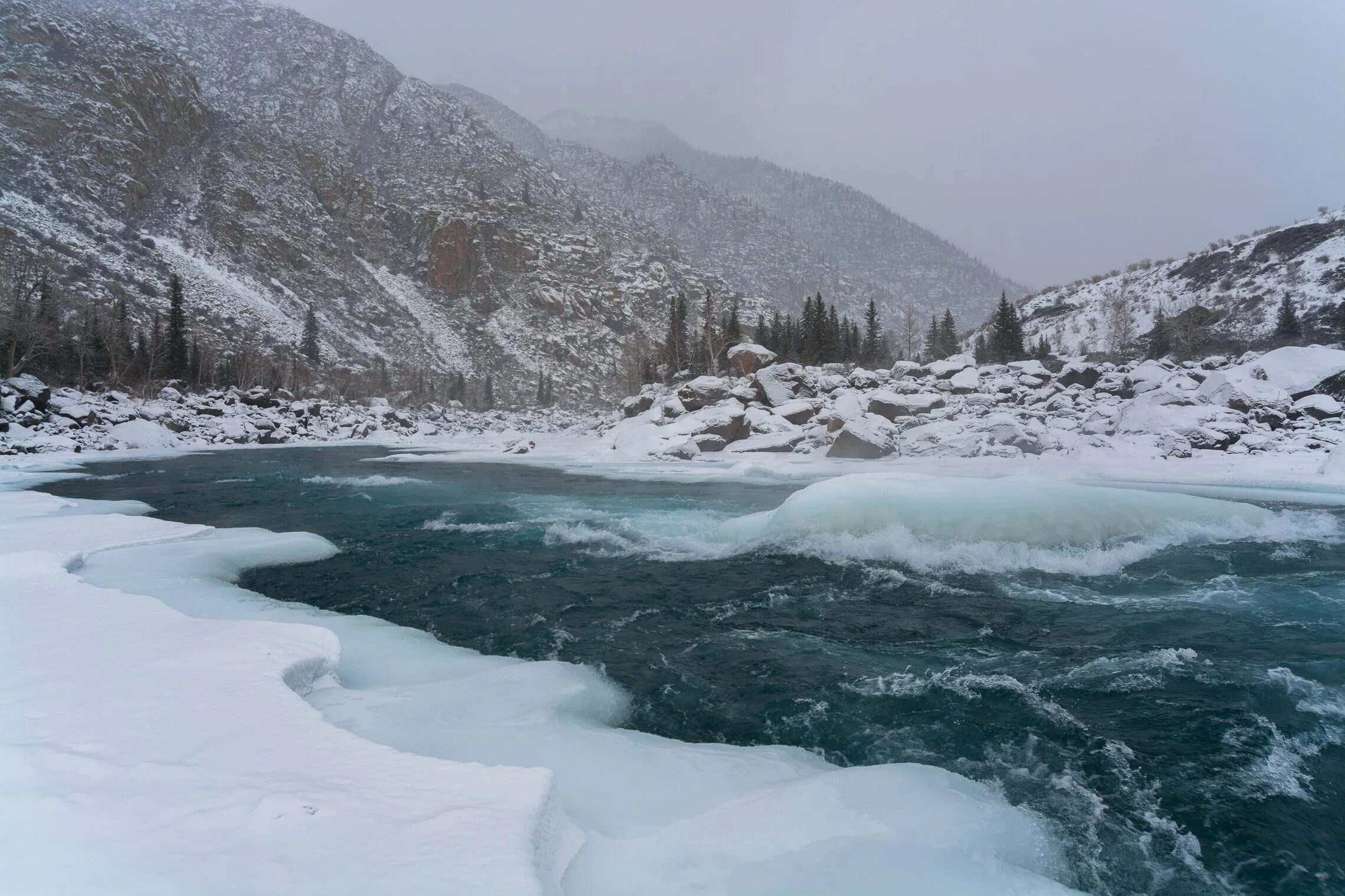 Катунь река зимой фото Морозным утром. Фотограф Андрей Поляков