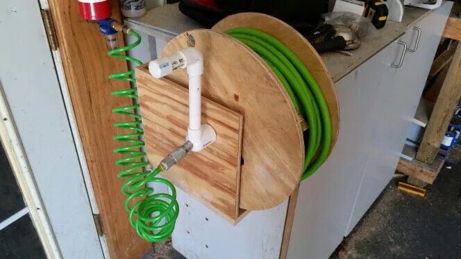 Катушки своими руками в домашних условиях Air hose reel I made from a cable spool, 1" PVC and scrap plywood Workbench plan