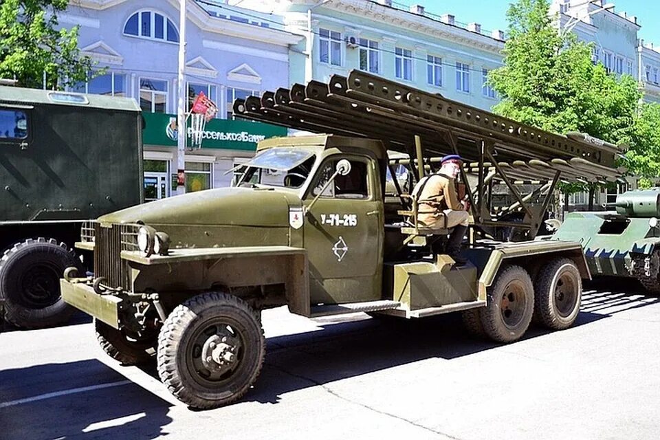 Катюша установка залпового огня фото Протестировали на коронавирус каждого: в Ростове-на-Дону прошла репетиция Парада