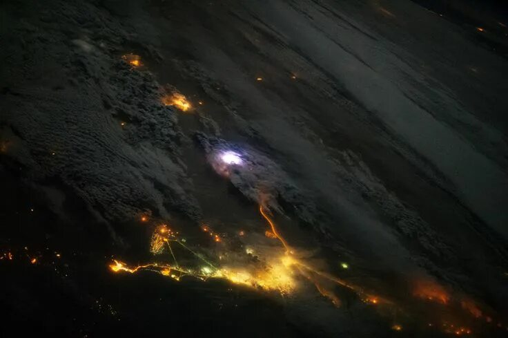 Кчр фото из космоса Ever wondered what a thunderstorm looks like from space? Well, here you go. Eart