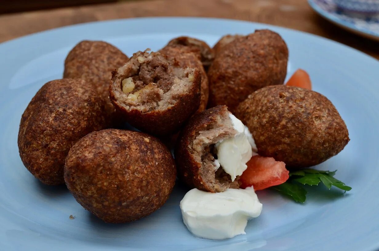 Кеббе что это за блюдо фото How to make savoury kibbeh meqliyeh, Aleppo style Middle East Eye édition frança