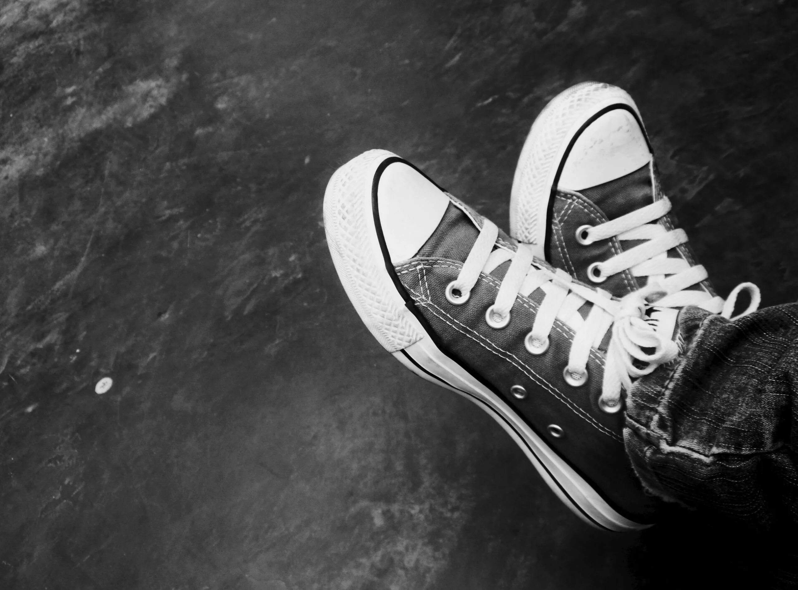 Кеды черно белое фото Converse HD Wallpaper, pair of black Converse All-Star low-top sneakers Black co