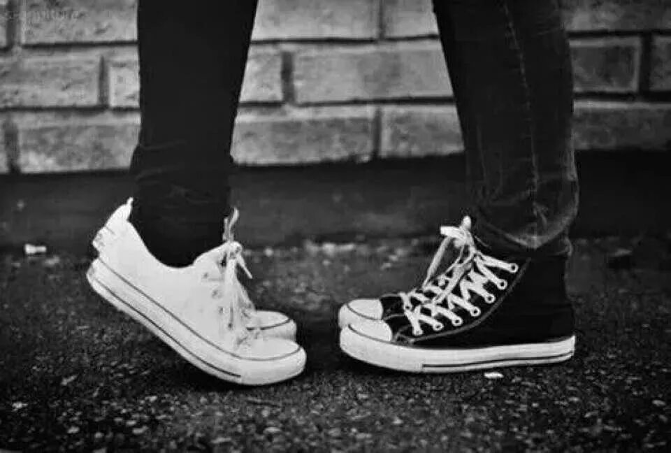 Кеды черно белое фото Couples\\ //Aesthetic\\ Converse, Sneakers, Black and white couples