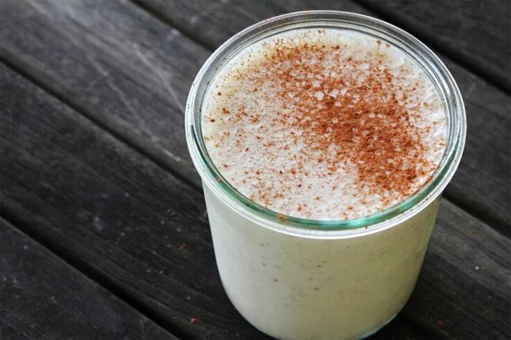 Кефир с корицей фото Oatmeal Cinnamon Turmeric Smoothie Recipe Turmeric smoothie recipes, Turmeric sm