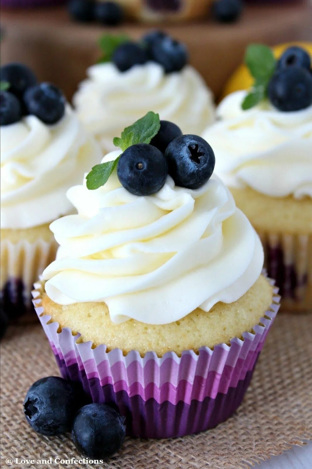 Кекс с кремом фото Pin on Cupcakes Cupcake recipes, Cupcakes with cream cheese frosting, Lemon cupc