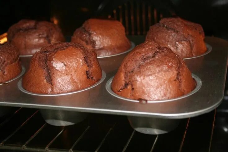 Кекс в духовке фото Muffins Atomiques au Chocolat - La cuisine de Bernard Recipe Muffin recipes blue