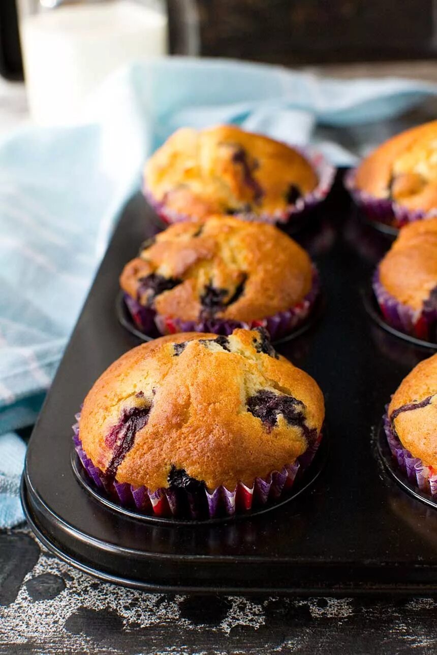 Кексики в духовке фото Greek yogurt blueberry muffins - a light, airy and delicious recipe! Blueberry y