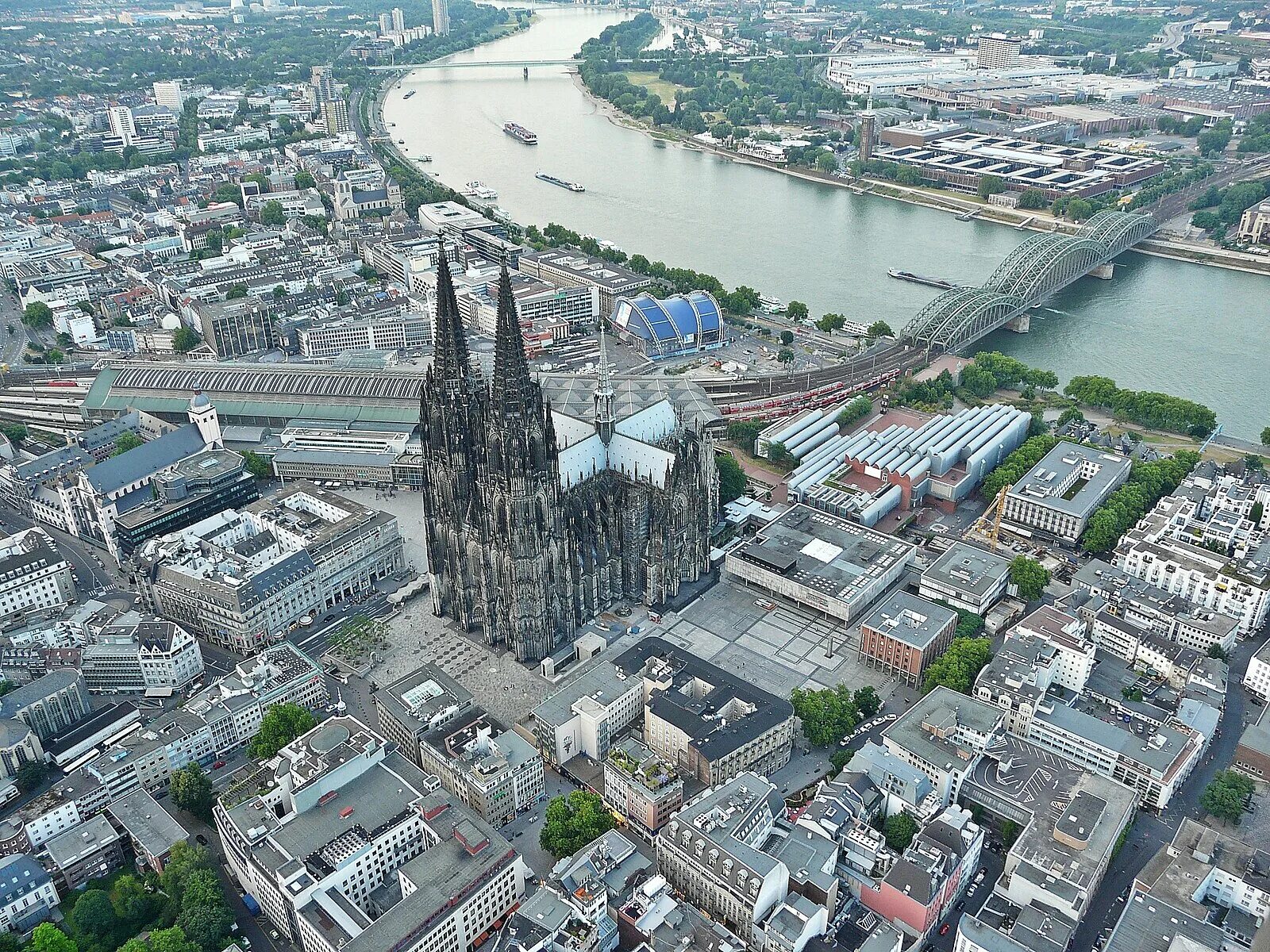 Кельн площадь карла маркса 7 фото File:Kölner Dom002 (Flight over Cologne).jpg - Wikimedia Commons