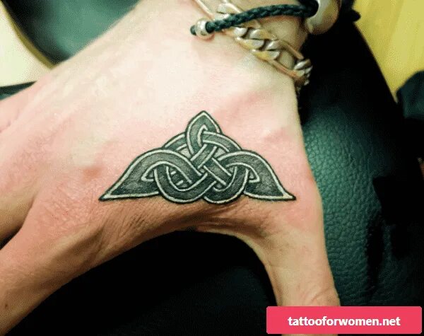 Кельтская тату фото Best Celtic Tattoos On Hand Celtic Tattoo On Hand #tattoo #tattooforwomen #tatto