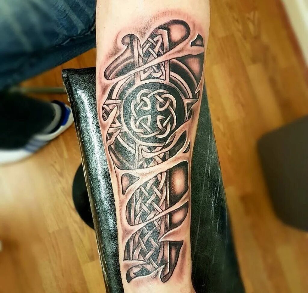 Кельтский тату фото на руке Discover the splendor of the celtic style in tattoos: symbols with deep meaning 