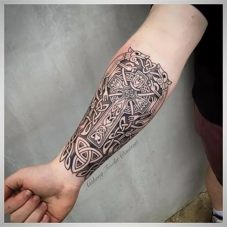 Кельтский тату фото на руке Top 10 celtic tattoos for men irish ideas and inspiration