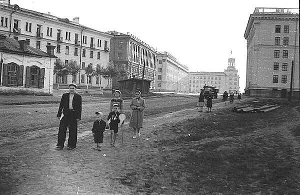 Кемерово фото 40 годов Слева дом купца Вейса. В нём была первая электростанция в Кемерово, освещала пар