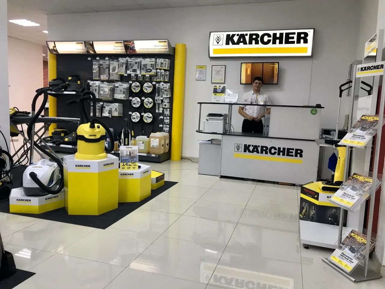 Керхер фото магазин Фото: Karcher, клининговое оборудование и инвентарь, ул. Есенина, 1, корп. 1, Са