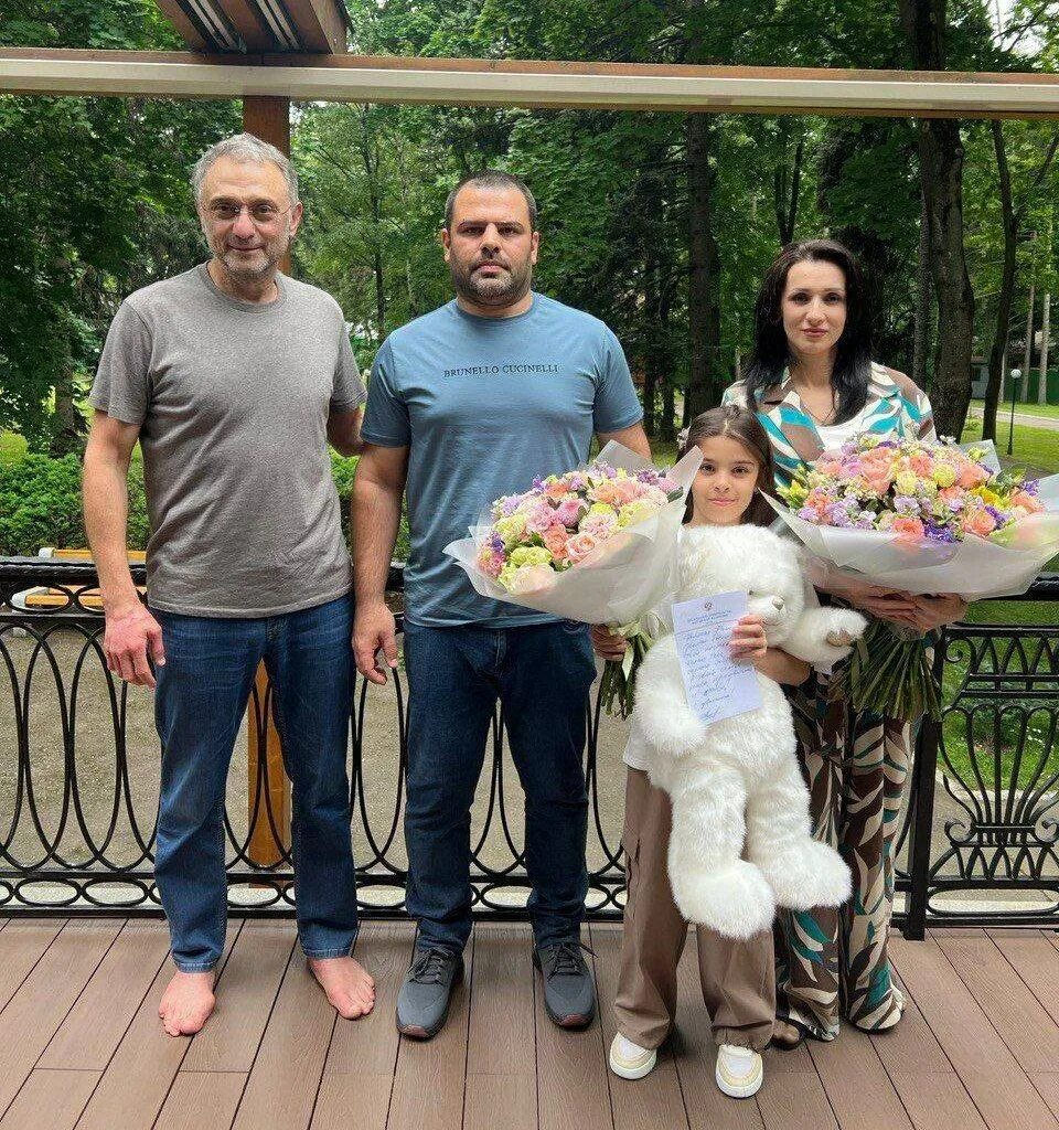 Керимов сейчас фото Сулейман Керимов встретился с девочкой из Дербента, мечтавшей попасть к Президен