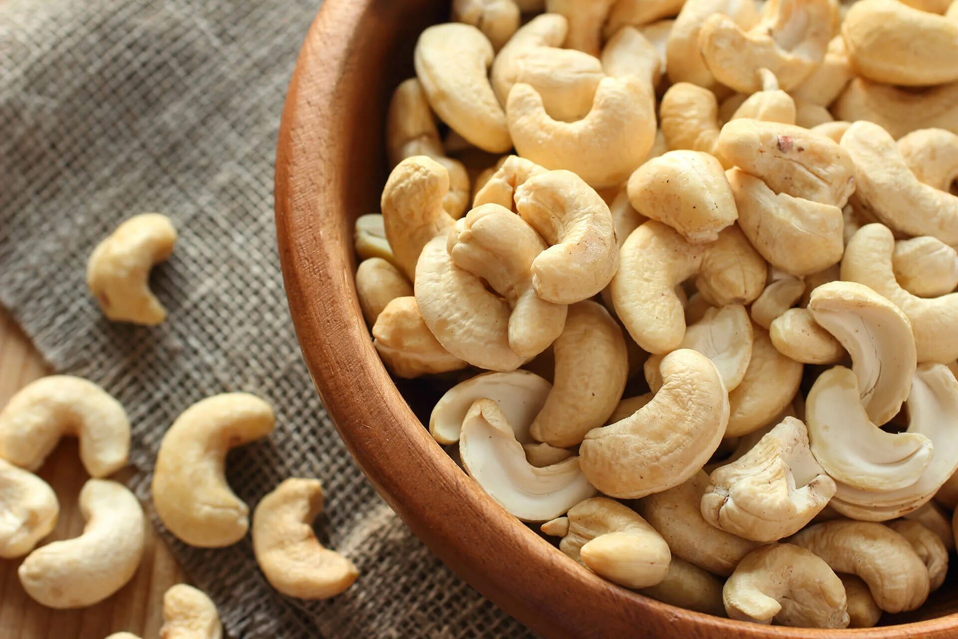 Кешью орех фото цена Cashew Nuts Supplier Distributors Of Cashews Nuts Pieces and Wholes FSL