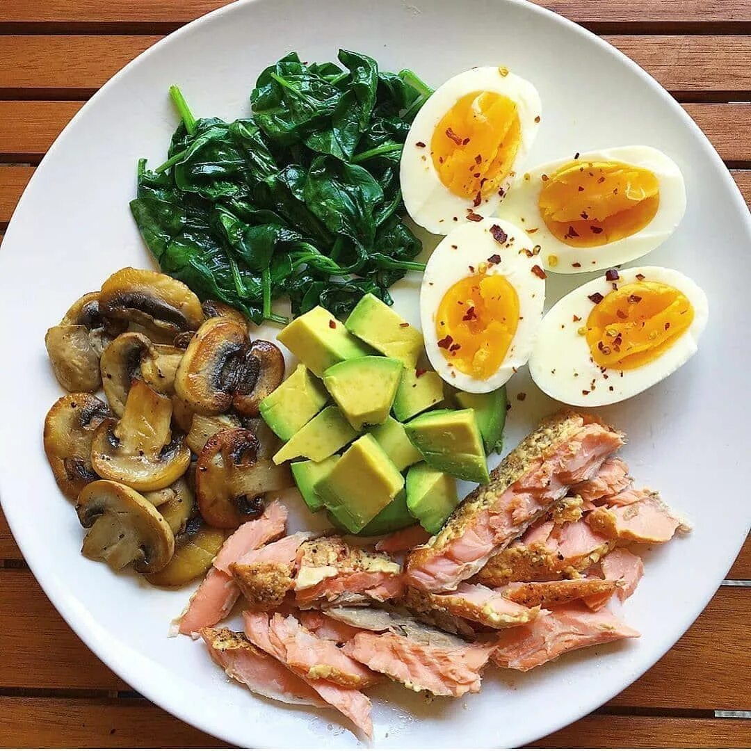 Кето блюда фото smoked salmon Im having it with some hard boiled eggs sautéed spinach mushrooms 