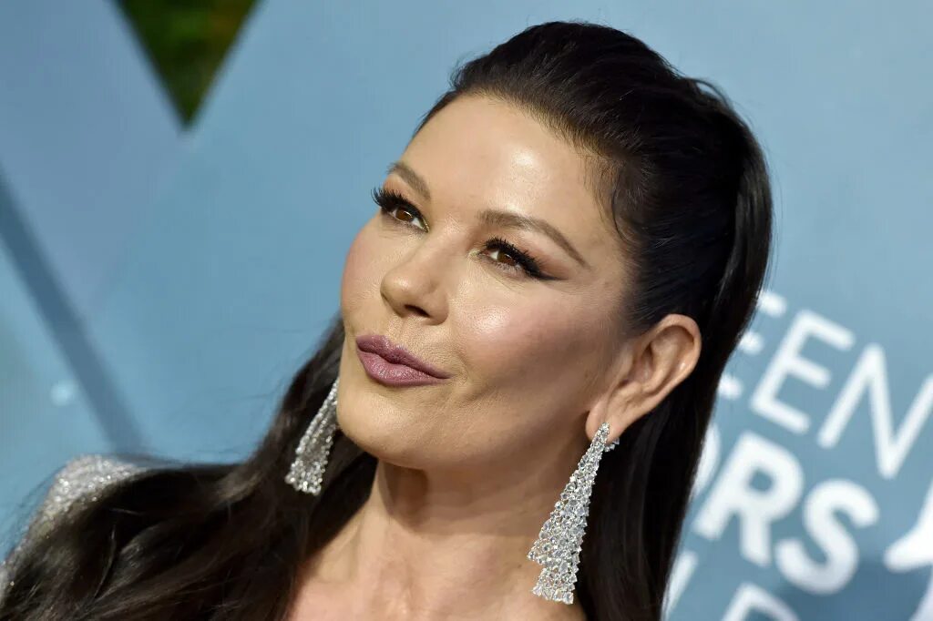Кэтрин зета джонс фото сейчас Catherine Zeta-Jones reveals trick for perfect smokey eyes