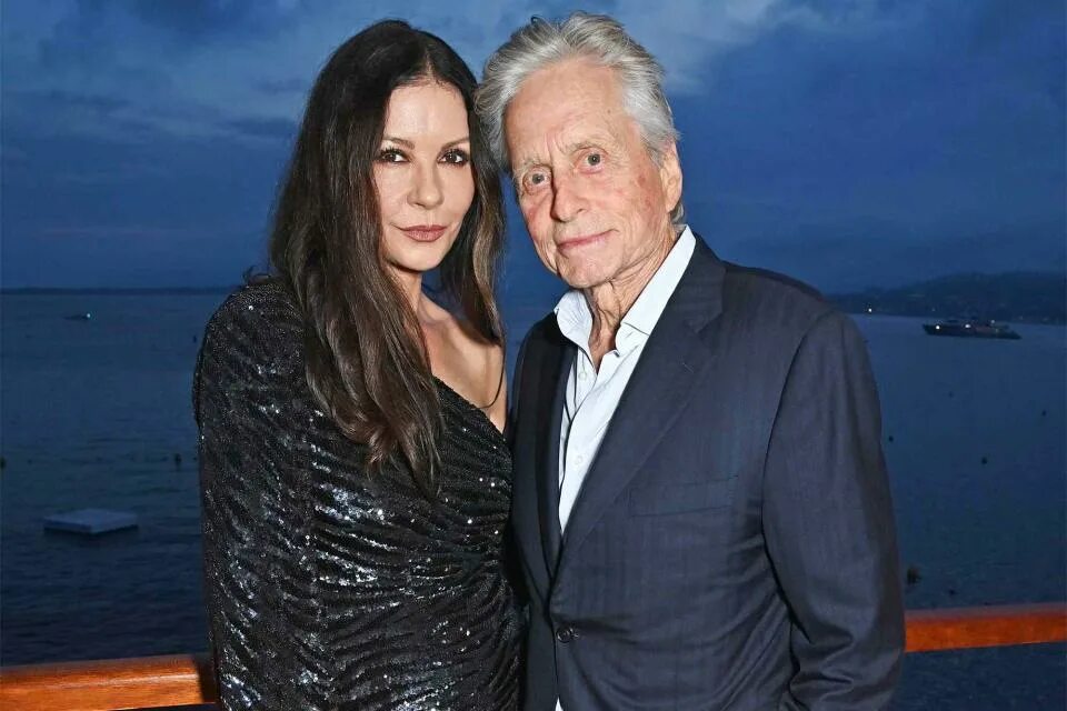 Кэтрин зета джонс сегодня фото Catherine Zeta-Jones and Michael Douglas Have Elegant Date Night in Cannes