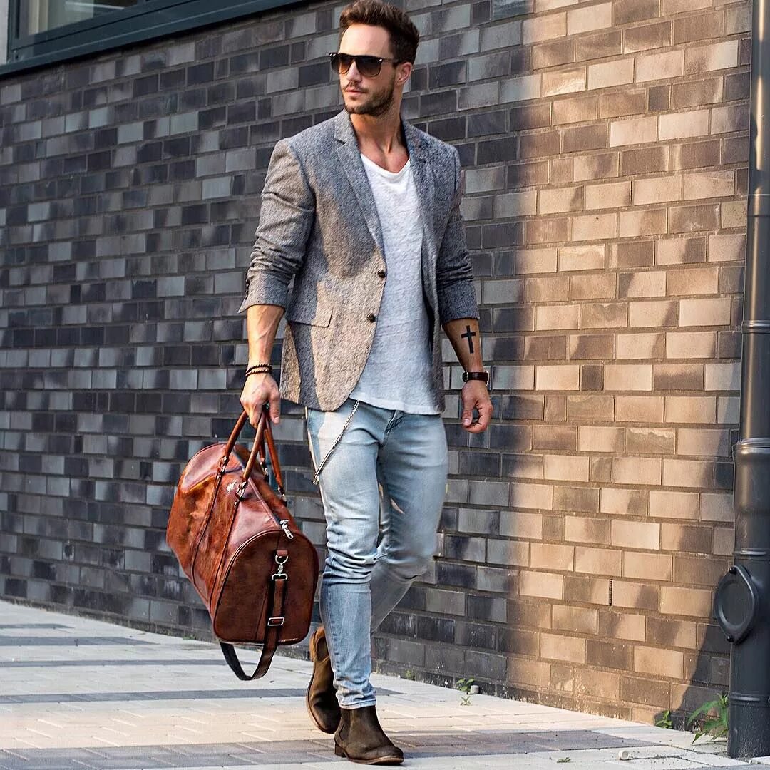 Кэжуал стиль мужской 2024 @magic_fox on Instagram: "Today's look*Enjoy your evening!Blazer: @idle Jeans: @