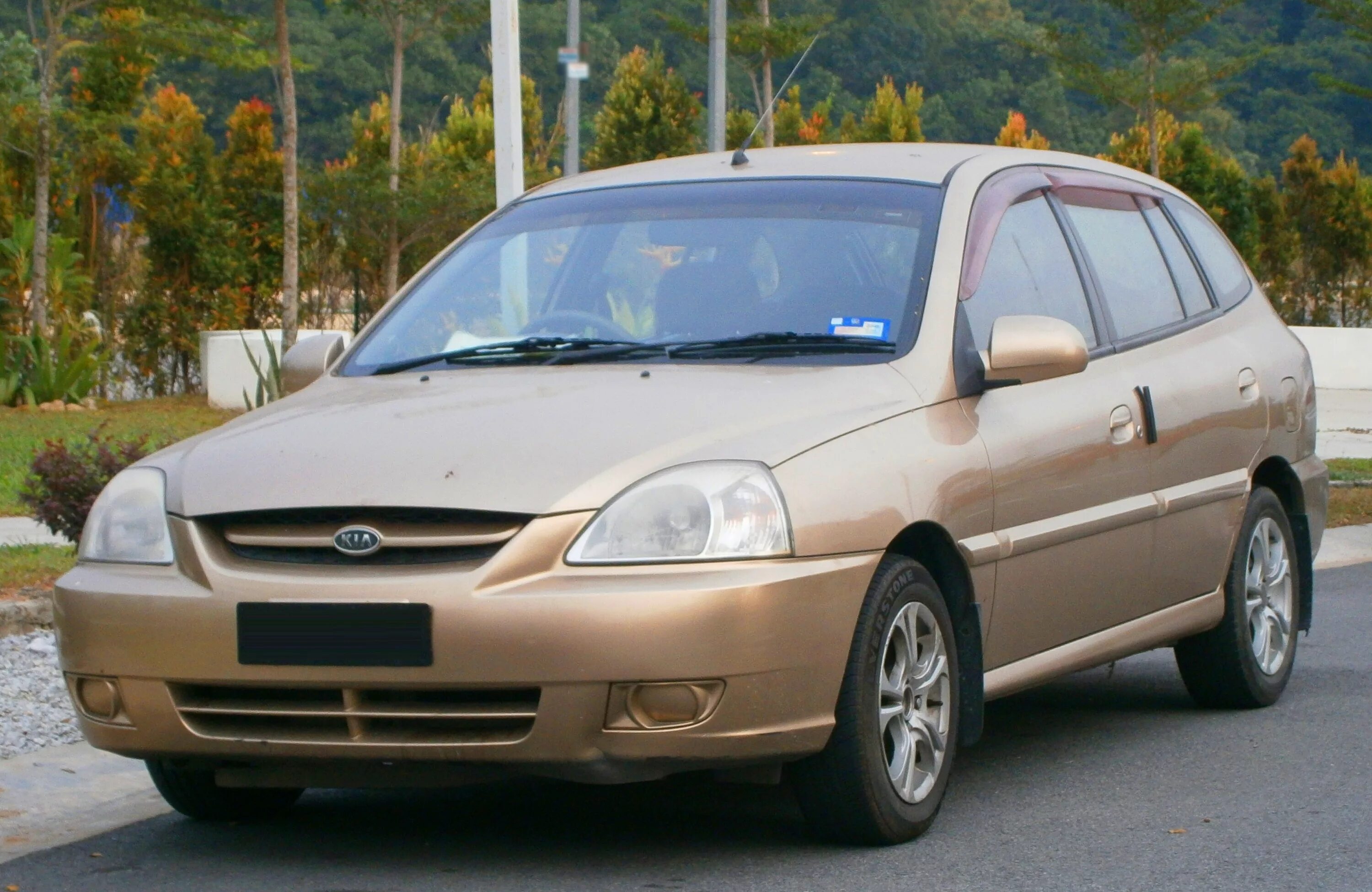 Киа 2004 фото File:2004 Kia Rio LS hatchback in Puchong, Malaysia (01).jpg - Wikimedia Commons