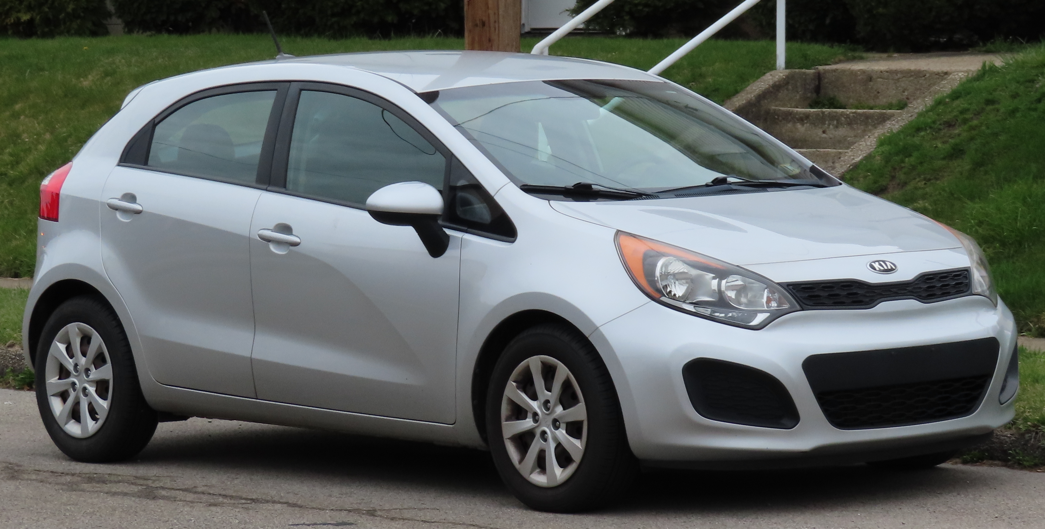 Киа 2013 фото File:2013 Kia Rio LX 5-door, front right.jpg - Wikimedia Commons