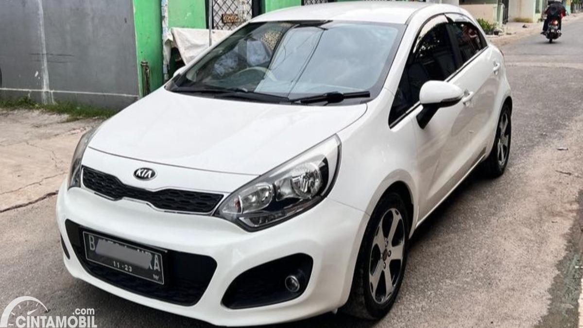 Киа 2014 фото 5 Keuntungan Beli Kia Rio 2014, Kini Harganya di Bawah Rp100 Juta