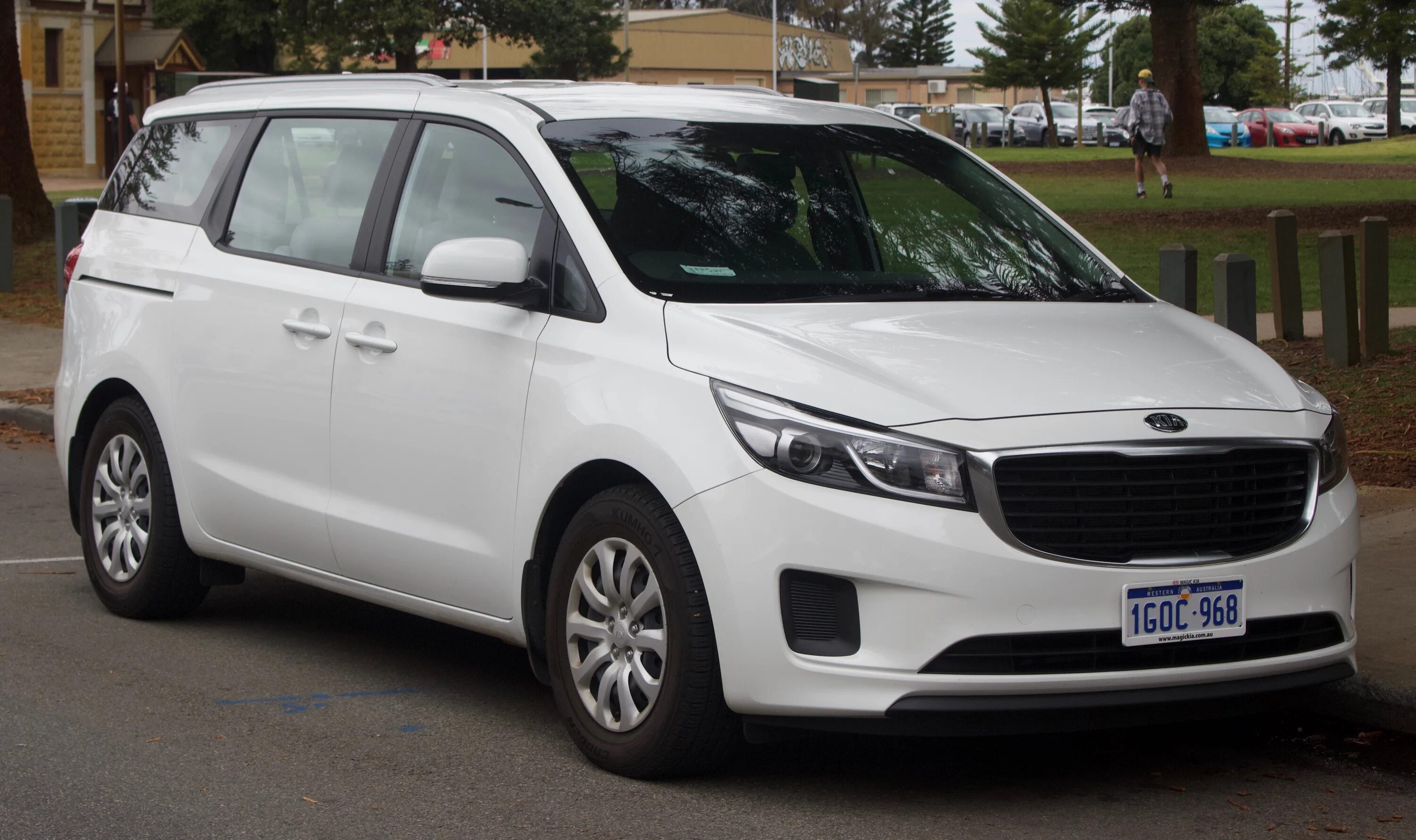 Киа 8 местная цена фото Файл:2018 Kia Carnival (YP MY18) S van (2018-10-01) 01.jpg - Вікіпедія