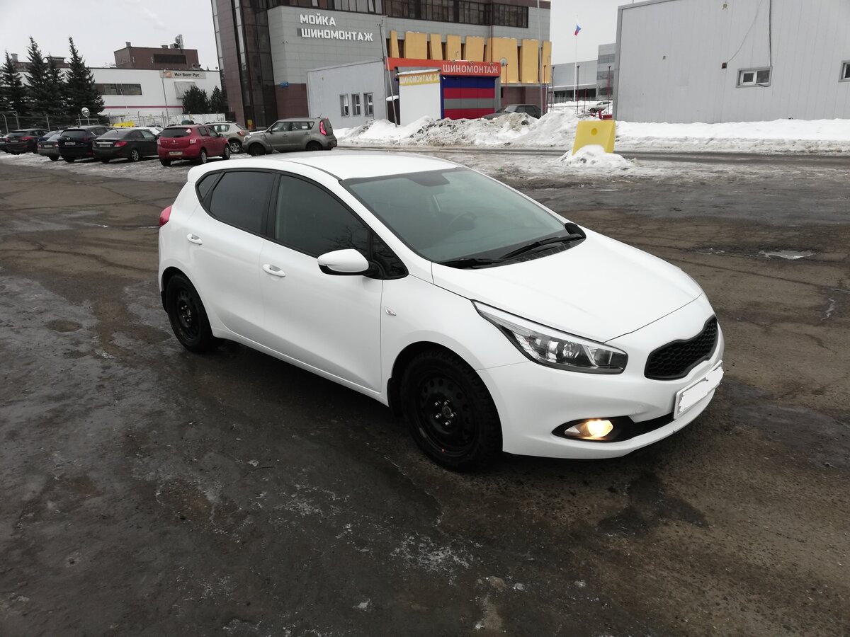 Киа белого цвета фото Купить б/у Kia Ceed II 1.6 MT (129 л.с.) бензин механика в Москве: белый Киа Сид