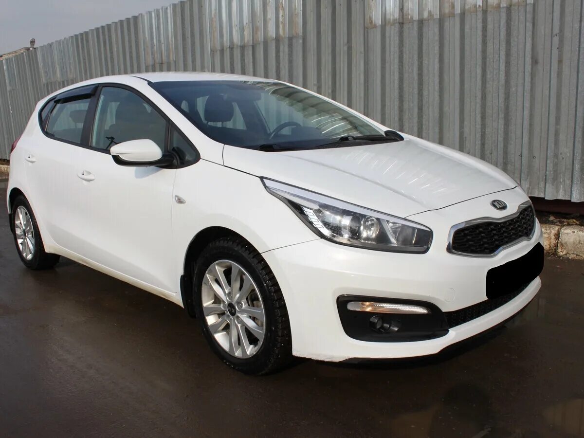 Киа белого цвета фото Купить б/у Kia Ceed II Рестайлинг 1.6 AT (130 л.с.) бензин автомат в Москве: бел