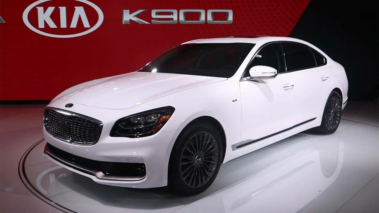 Киа генезис фото 2019 Kia K900 Makes A Handsome Debut In New York