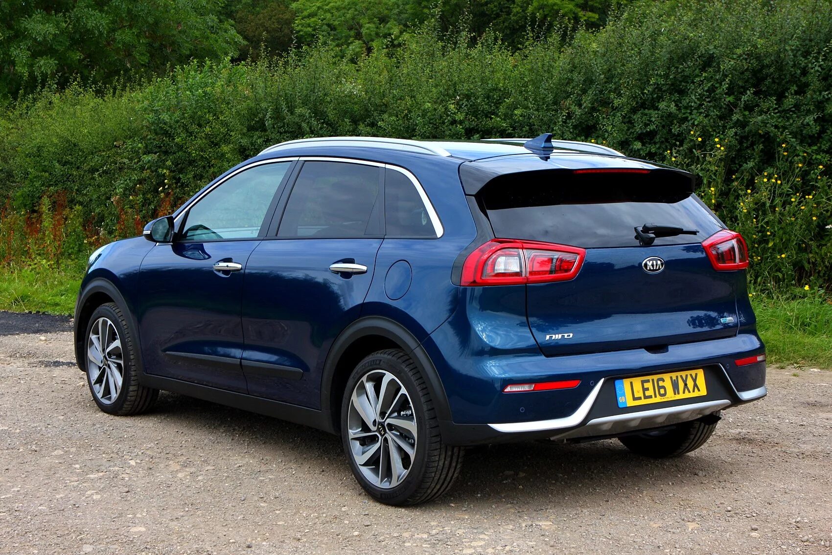 Киа х5 фото Kia Niro Review (2020) Parkers