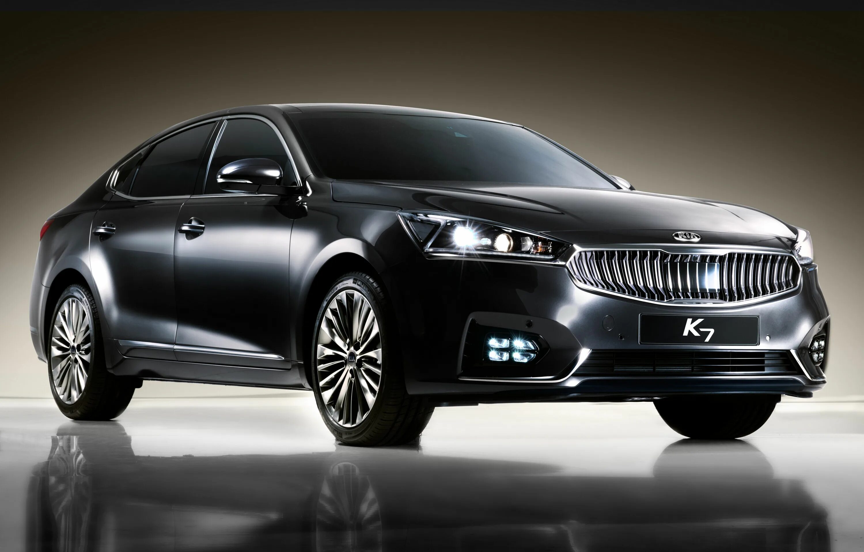 Киа к 10 фото 고급스럽고 카리스마있는 외관 디자인의 #신형 #K7 Sharper, more defined styling for Kia’s full-size s