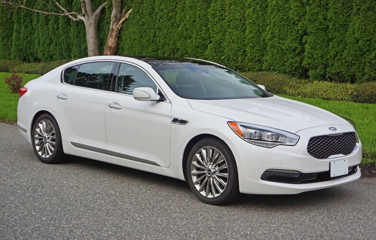 Киа к 10 фото 2015 Kia K900 V8 Elite Road Test Review The Car Magazine