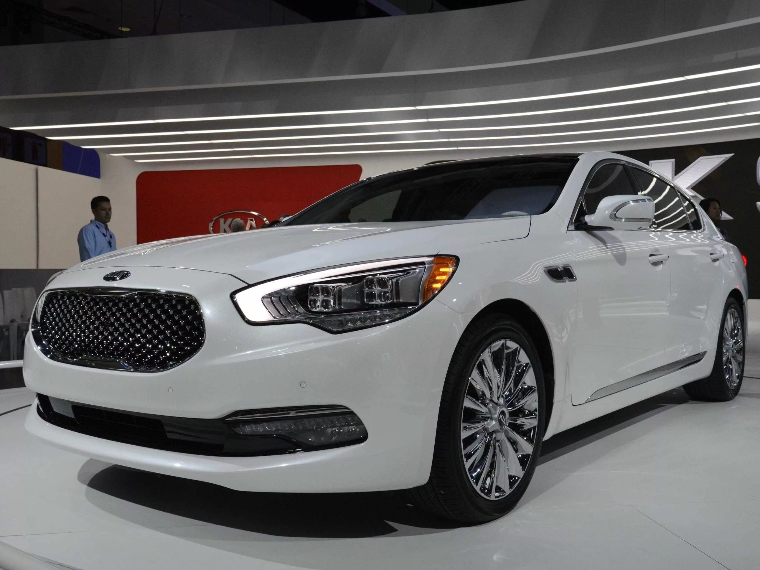 Киа к 10 фото Kia's Impressive K900 Luxury Car (Photos) - Business Insider