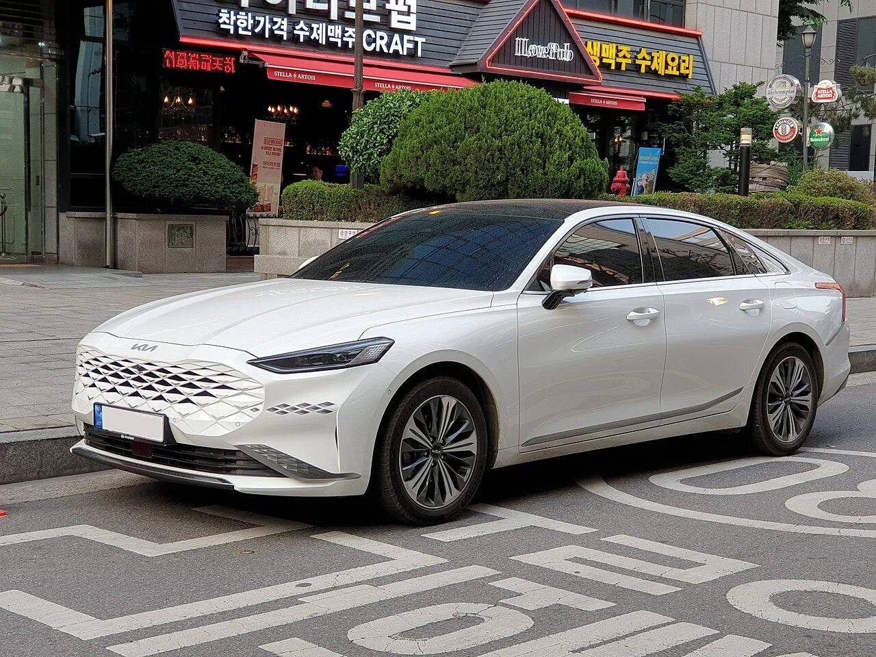 Киа к 8 2024 фото Файл:Kia K8 Hybrid GL3 HEV Snow White Pearl (1).jpg - Википедия