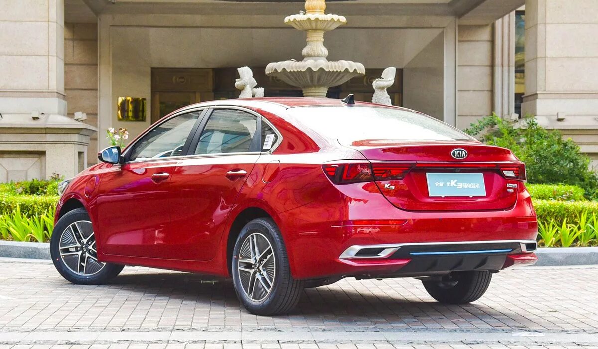 Киа к3 фото Седан Kia K3 PHEV, или Как Cerato стал гибридом - Авторевю