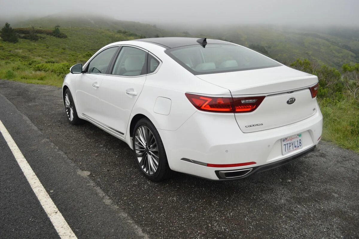 Киа каденза фото 2017 Kia Cadenza Limited Review Car Reviews and news at CarReview.com