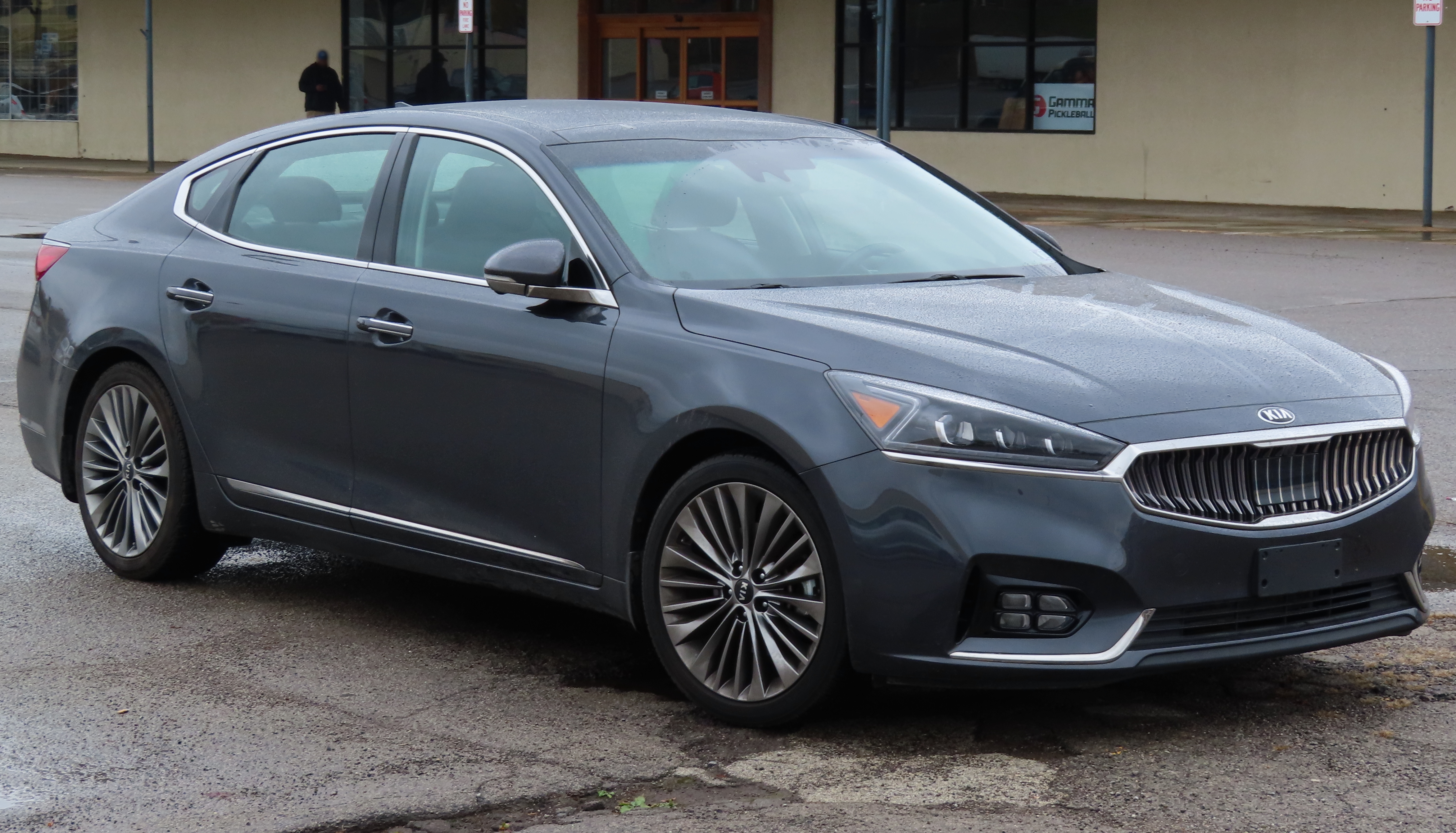 Киа каденза фото File:2019 Kia Cadenza Limited, front right, 11-01-2022.jpg - Wikipedia