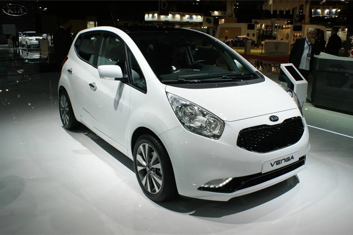 Киа катрин фото Paris Motor Show 2014: Kia reveals revised Venga and Rio Motoring News Honest Jo