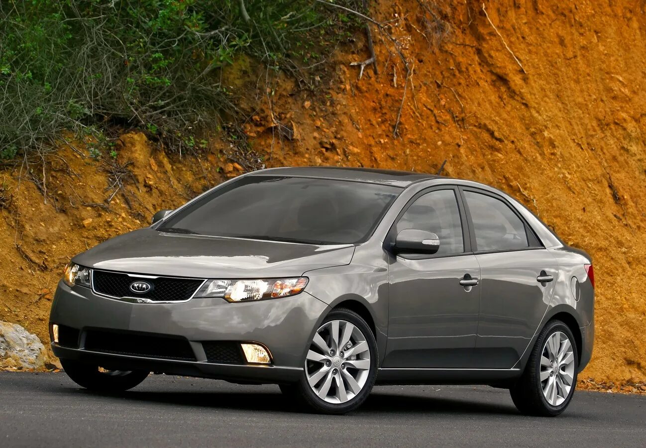 Киа керата фото 2012 KIA FORTE Y FORTE DE 5 PUERTAS