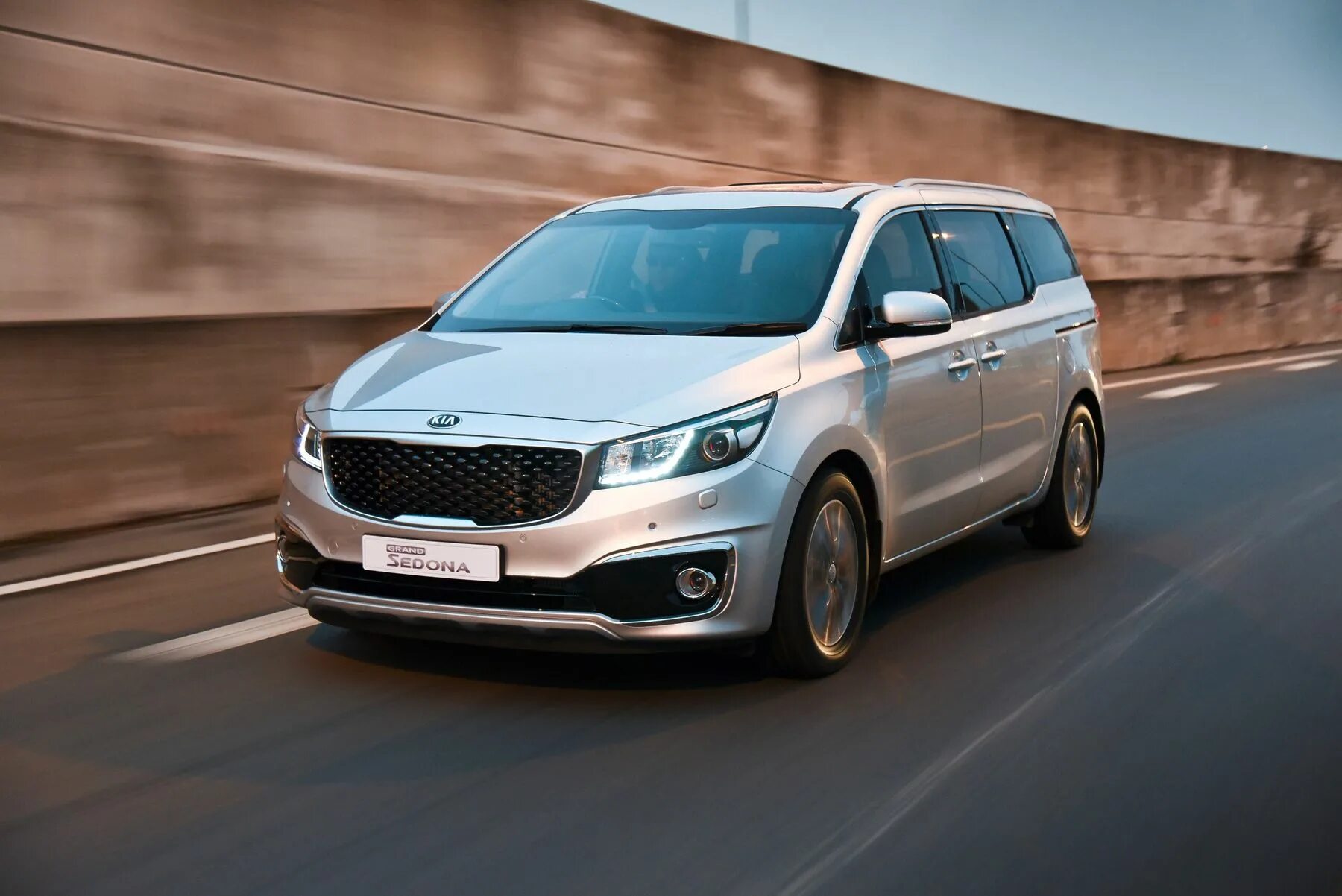 Киа минивэн фото 2014 Kia Carnival Minivan. 3 generation - AUTOBOOM.co.il