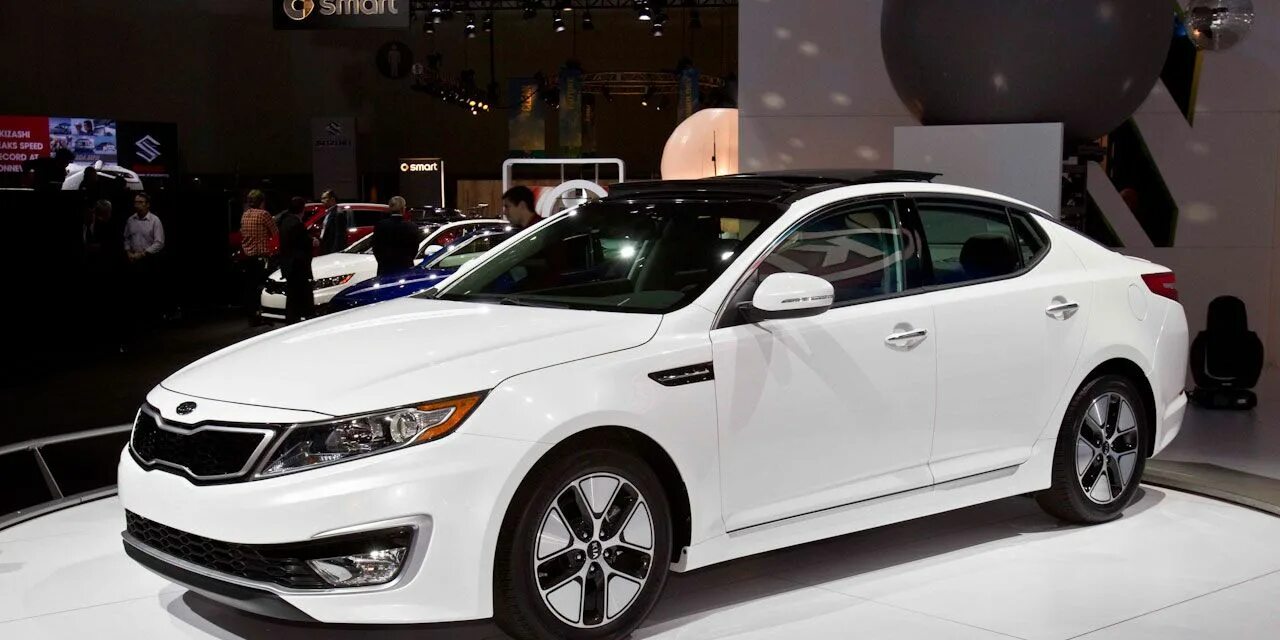 Киа оптима показать фото Kia Reveals 2011 Optima Hybrid: 2011 Kia Optima News &#8211; Car and Driver