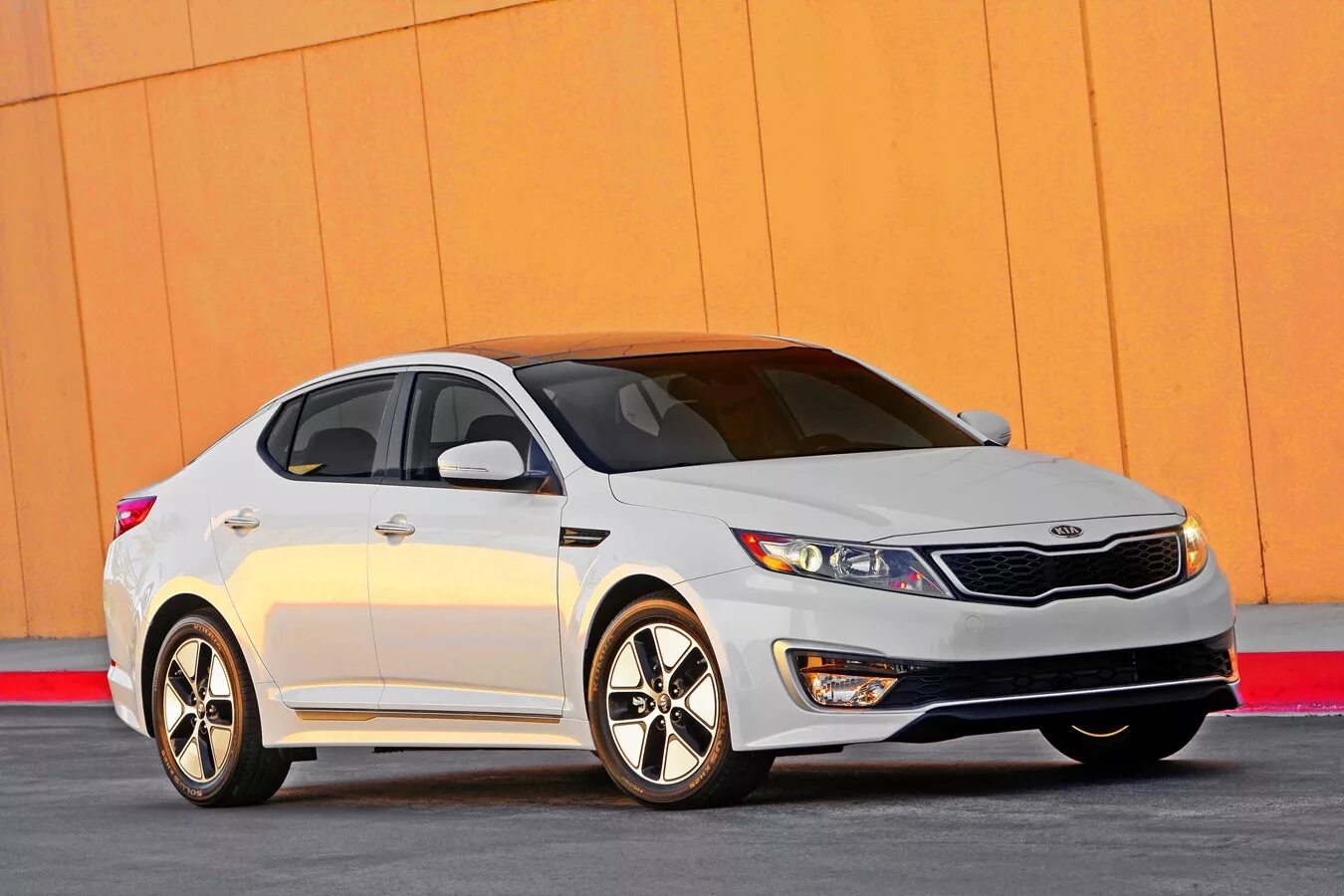 Киа оптима показать фото 2011 Kia Optima Hybrid Photos & Videos