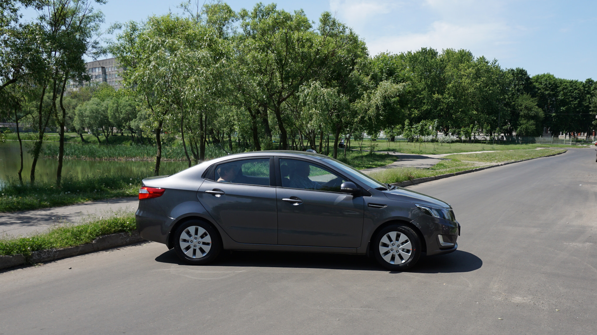 Киа р 10 фото KIA Rio (3G) 1.6 бензиновый 2014 (R10) Carbon Grey (SAE) на DRIVE2