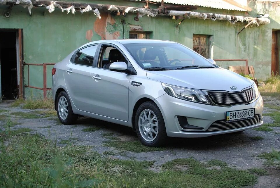 Киа рио 15 года фото Кованые диски ВСМПО СОЛЯРИС R15 - KIA Rio (3G), 1,4 л, 2012 года колёсные диски 