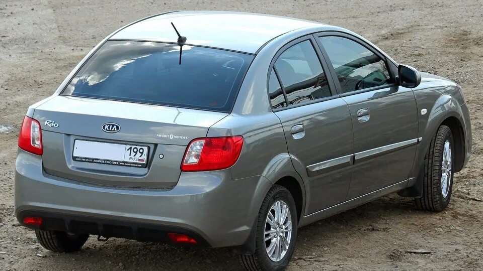 Киа рио 2 фото сзади KIA Rio (2G) 1.4 бензиновый 2010 FL на DRIVE2