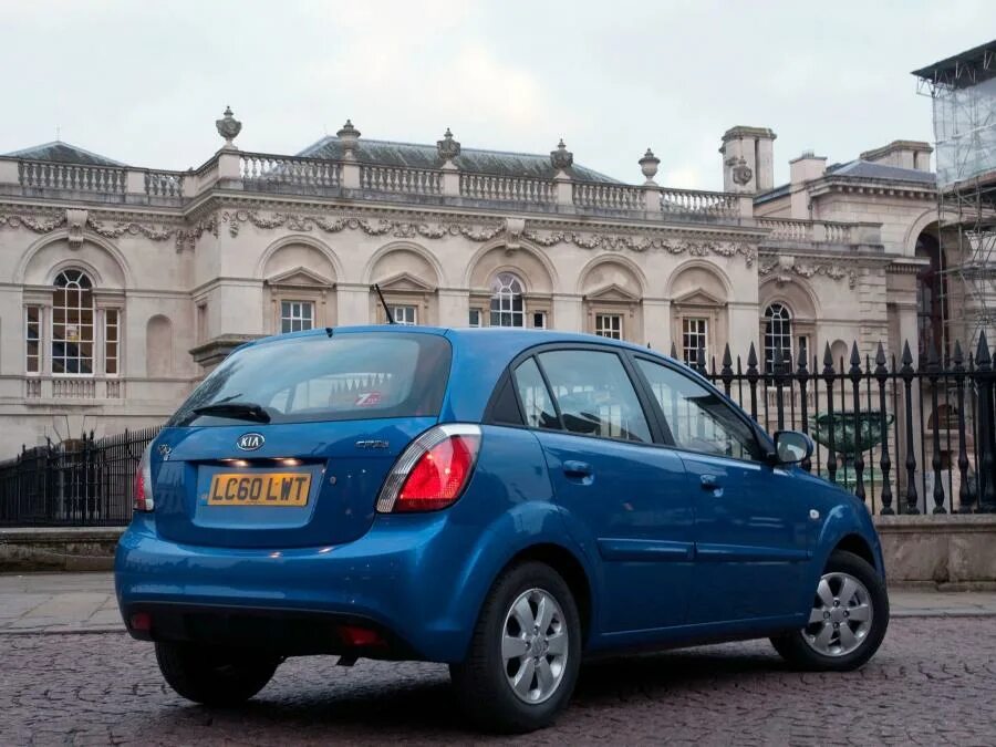Киа рио 2 хэтчбек фото Kia Rio Hatchback 2009 года выпуска для рынка Великобритании и Ирландии. Фото 17